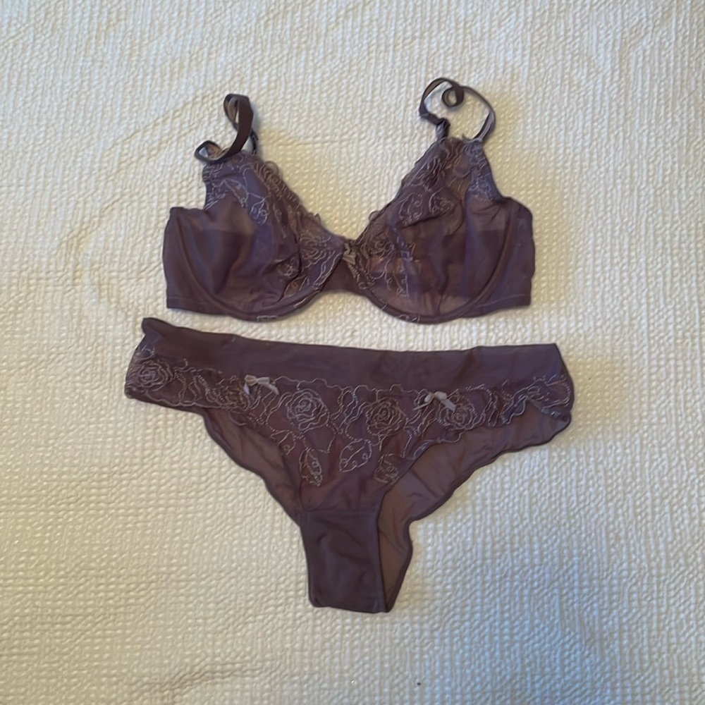 NWOT Victorias Secret Unlined Purple/Mauve Lace Bra & Panty set 38D/XL​